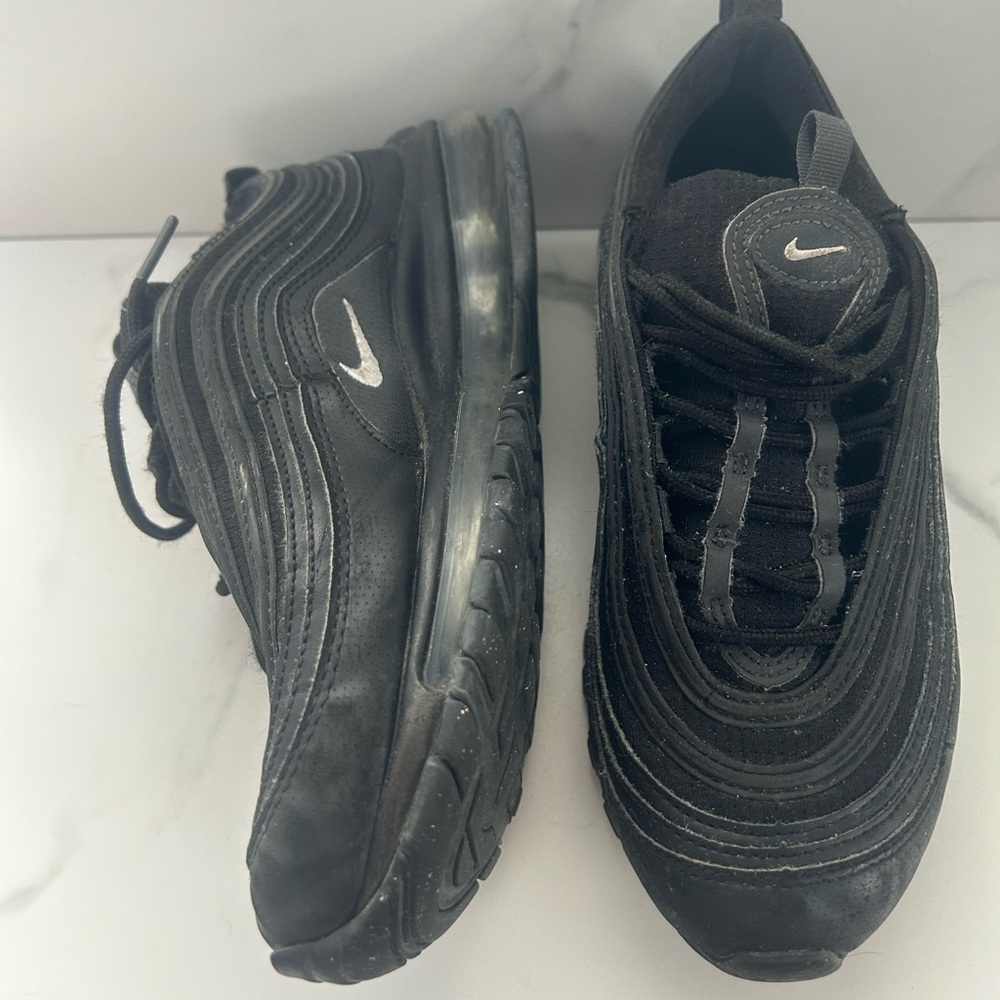 Black Nike Air Maxes - Picture 3 of 3